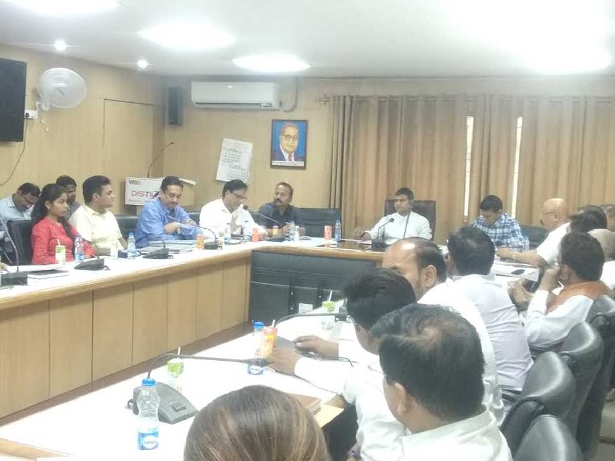 उद्यमियों व श्रमिकों की समस्या को गंभीरता के साथ हो निस्तारण - जिलाधिकारी